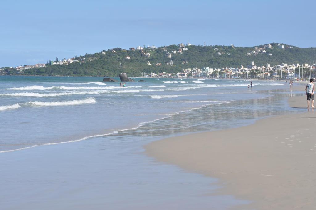 Apartamentos Bombinhas - 140 metros da Praia room 3